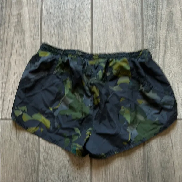 Camo Women's Shorts Green - Image 3