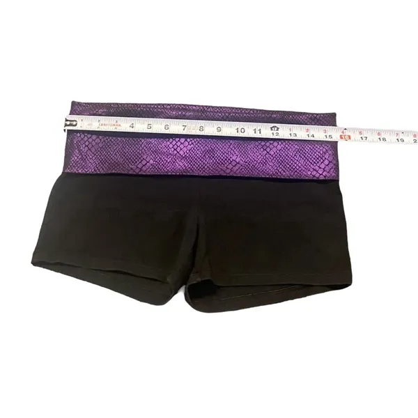 VS PINK Yoga Shorts Foldover Black Purple Snake Animal Print Y2K Vtg Size‎ M - Image 3
