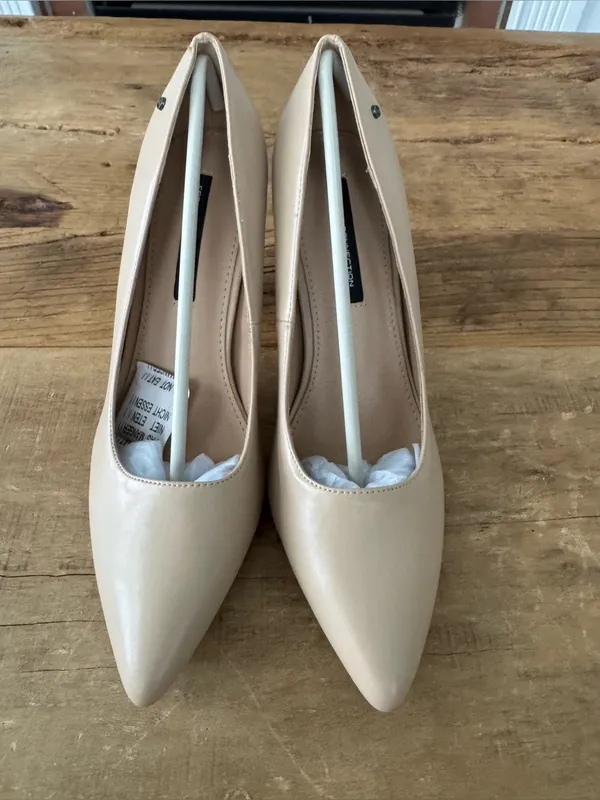 NEW IN BOX French Connection Nude Raven Pumps Flared Block Heel ~ size 10 - Image 7