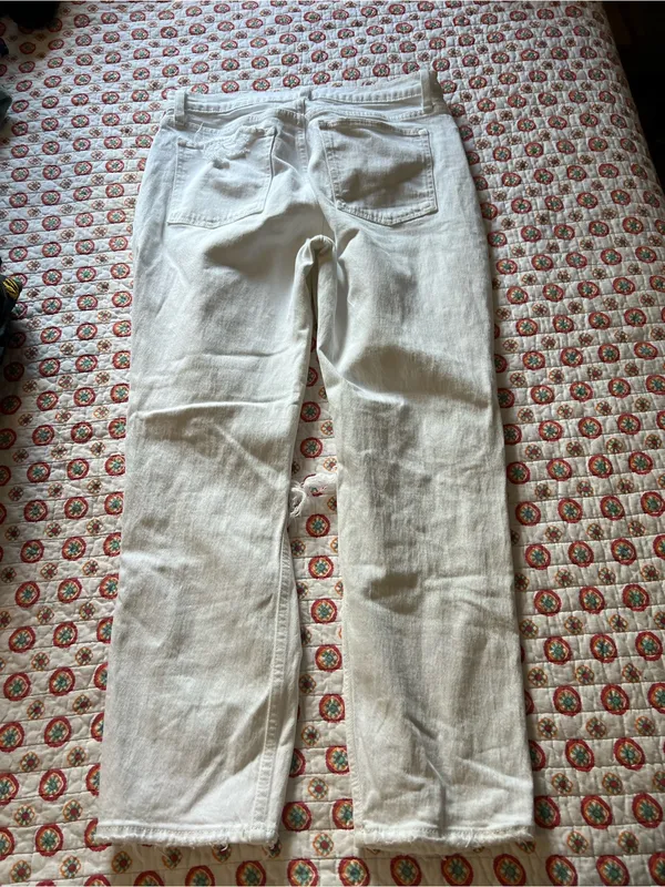 EUC Abercrombie & Fitch Mom High Rise White Jeans size 30/10 - Image 4