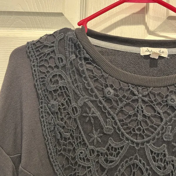 Skylar + Jade Dark Gray Crochet Lace Inset Long Sleeve Peplum Sweatshirt Large - Image 3