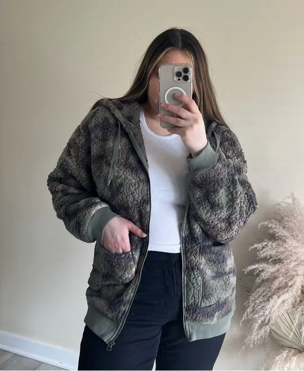 American Eagle camo Sherpa zip up jacket - Image 2