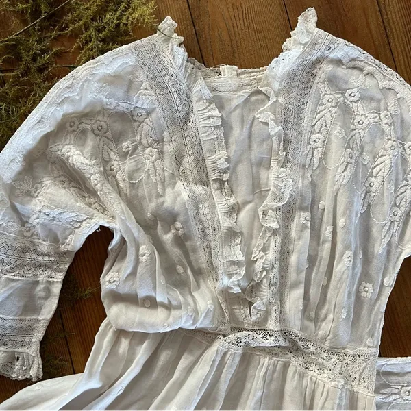 Antique Wedding Gown Size XS - Image 3
