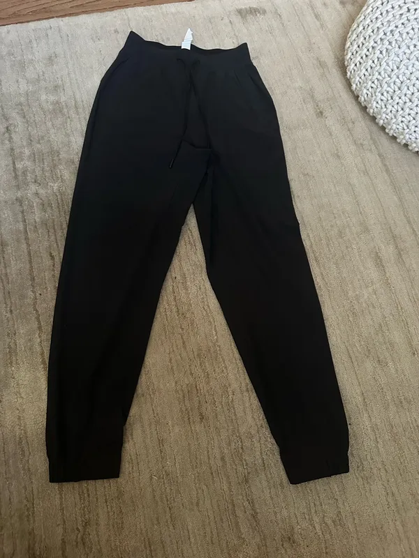 Lululemon active Joggers - Image 4