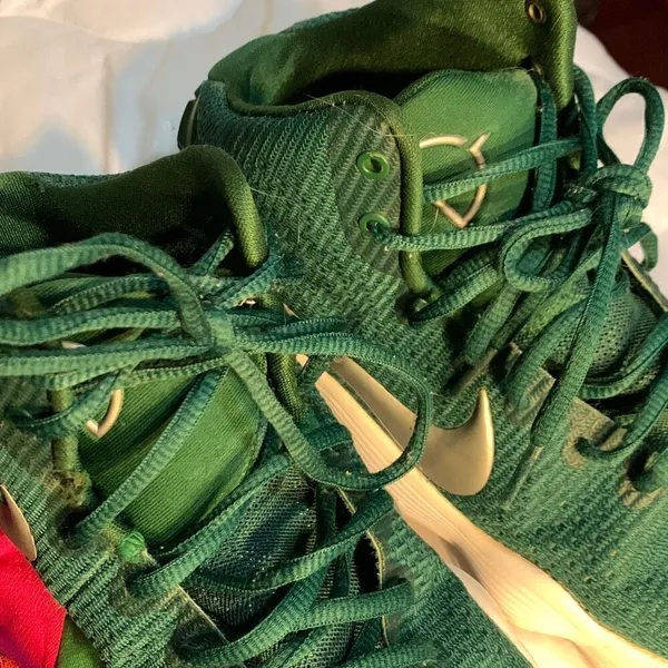 Nike Green Low tops. Size 9. - Image 7