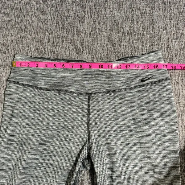 Nike Women’s Cropped Leggings - Image 8
