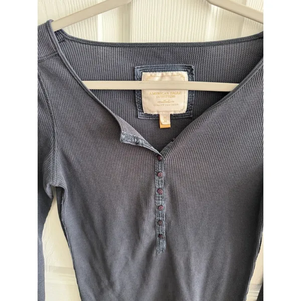 Women’s Y2K American Eagle Long Sleeve Gray Waffle Knit Henley Medium - Image 4