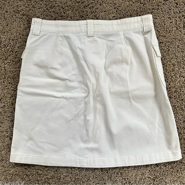 Burberry Cream color button skirt size 6 - Image 2