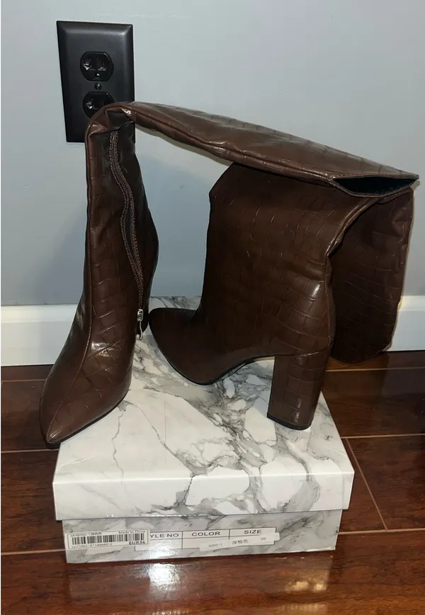 knee high faux leather boots Brown Size 5.5 - Image 2