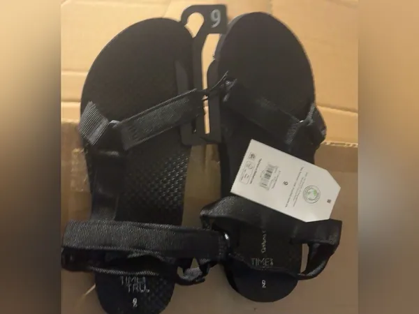 No Boundaries Time and Tru Women's Nature Sandals, Wide-Width Available size 6 - Image 2