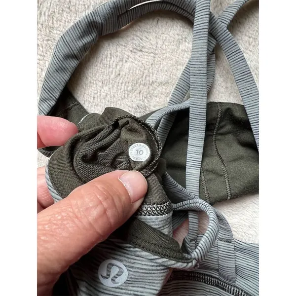 Lululemon Women's Energy Sports Bra Size 10 Gray Stripe Strappy Back Yoga - Image 4