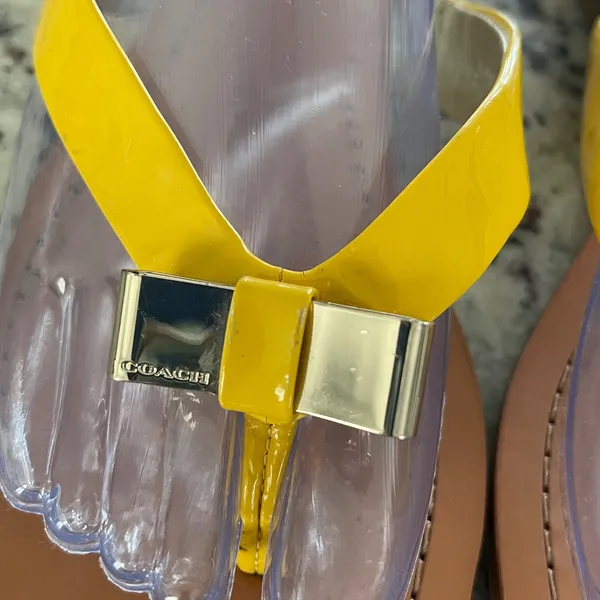 Coach Sable Yellow Patent Leather‎ Bow Thong Sandals Flat Flip Flops Q3259 9.5 - Image 3
