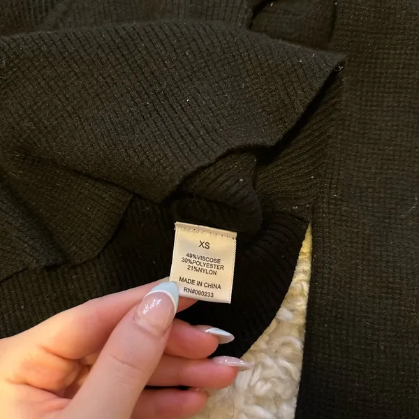 PacSun Cropped Long Sleeve Sweaters - Image 5