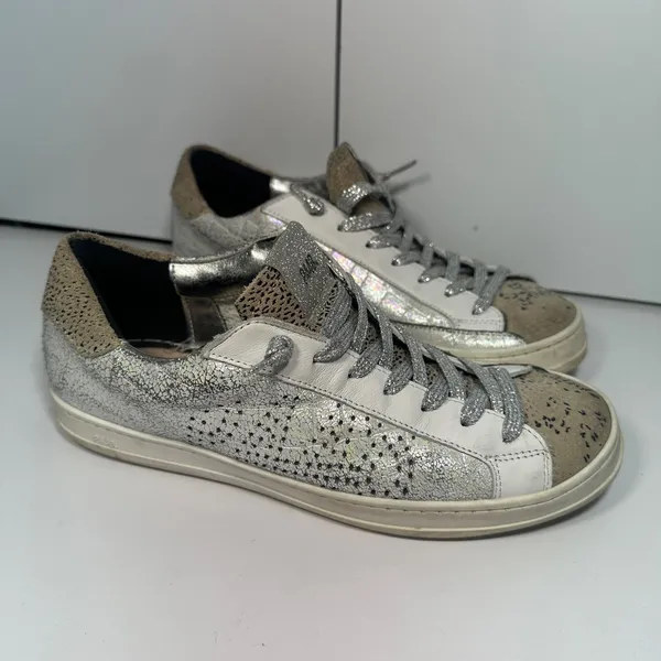 P448 John Sneakers Womens 38 8 Silver Metallic Leopard Print Iridescent Italian - Image 2