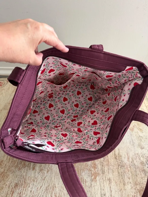 Vera Bradley Imperial Hearts Red Tote Embroidered Floral Vines Damask Cottage - Image 6