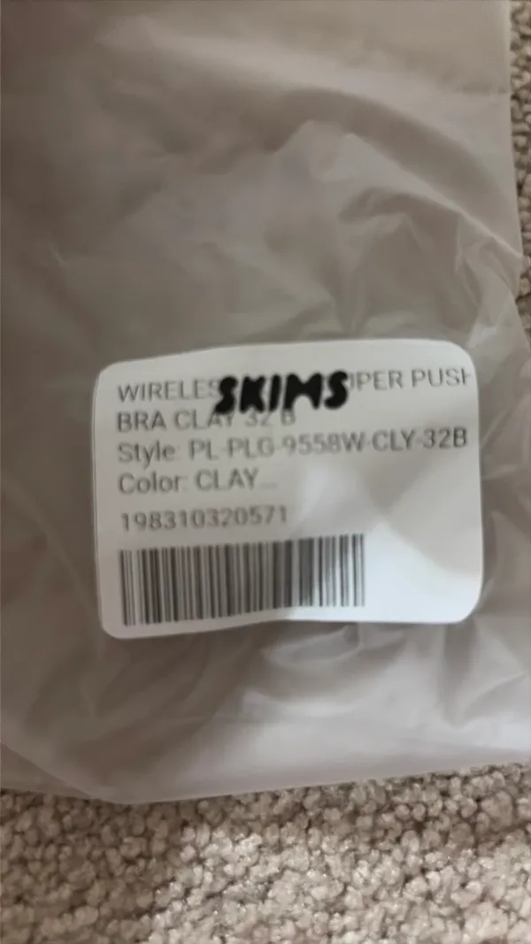 SKIMS Wireless Form Push-Up Bra - Image 3