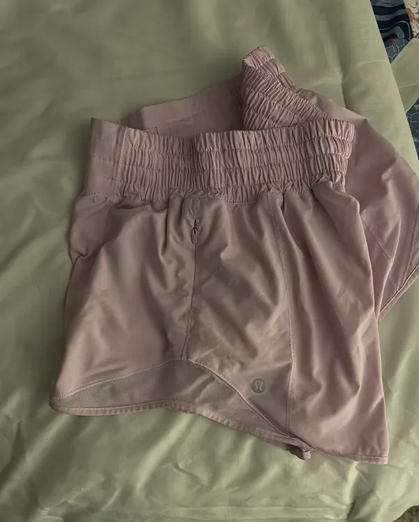 Lululemon 2.5" Shorts Hotty Hot - Image 2
