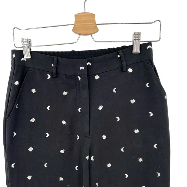 ModCloth Game Changer Twill Pants Ankle Star Moon Print Silver‎ Black Size 4 - Image 4