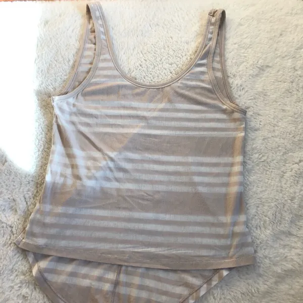 Lululemon tank top size 4 - Image 2