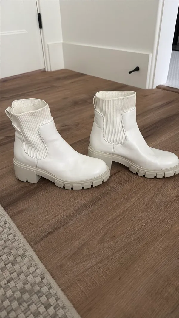 White boots Size 7.5 - Image 2