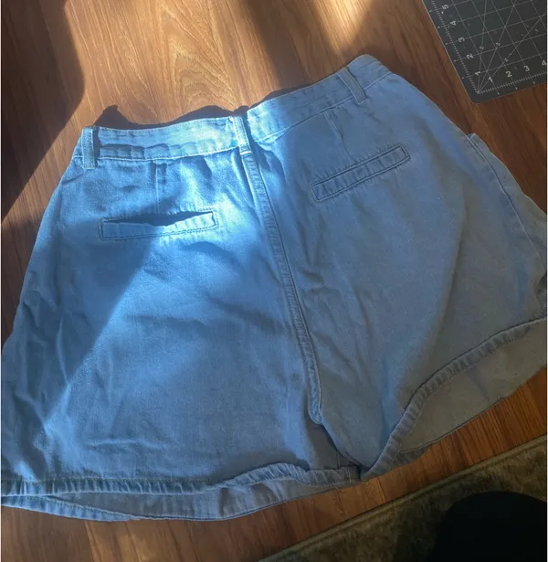 Pleated Denim Shorts Blue Size L - Image 4