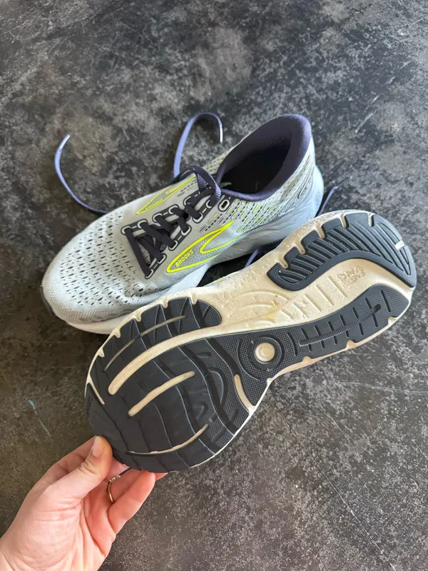 Brooks Glycerin GTS Women’s Running Shoe - Light Gray with Neon Yellow Accents - Image 3