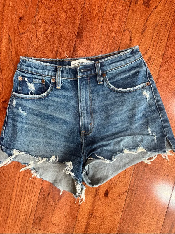 Abercrombie Curve Love High Rise Mom Short Size 27 - Image 3