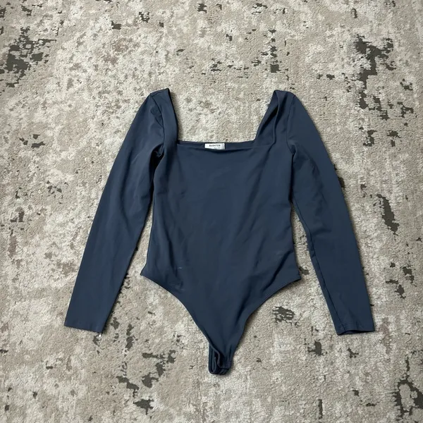 Babaton Aritzia Squareneck Long Sleeve Bodysuit Size Large in Total Eclipse - Image 2