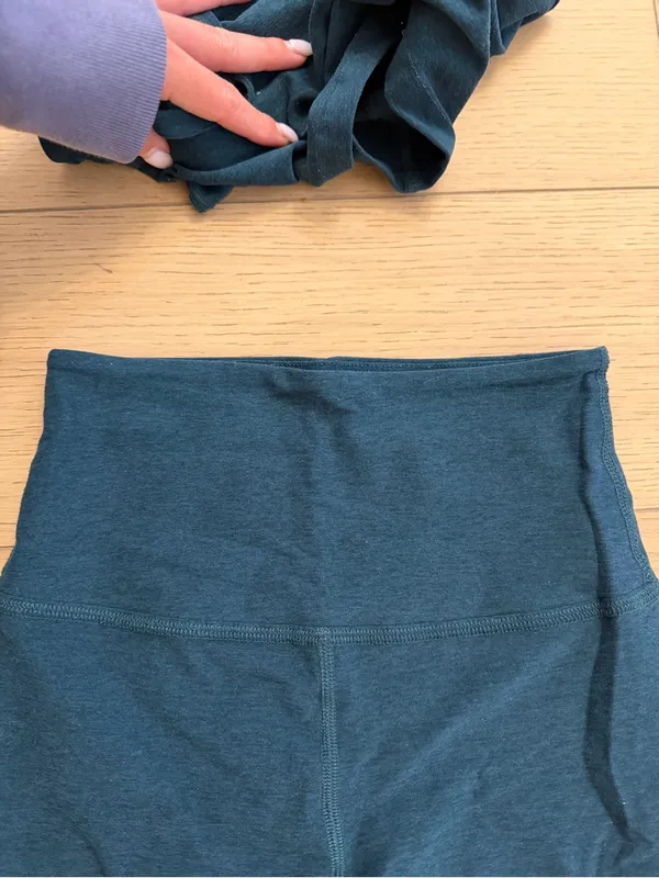 Beyond Yoga Womens workout set - dark green color like pine? - Image 6
