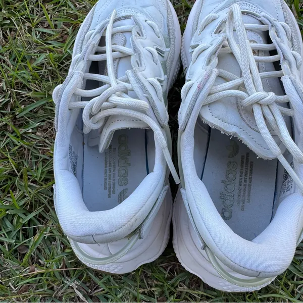 Adidas Ozweego Women’s 8.5 Off White Linen Green Gum Sneakers Running Shoes - Image 5