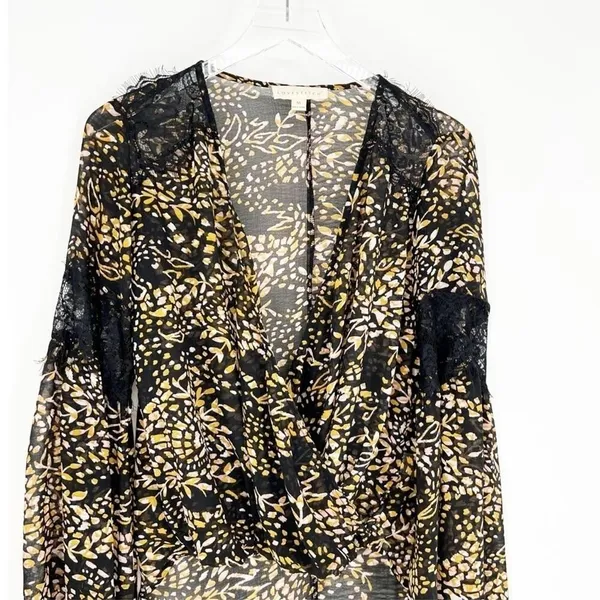 LOVESTITCH Women's Lace Detail Printed Bell Sleeve Blouse Size‎ M Boho - Image 4