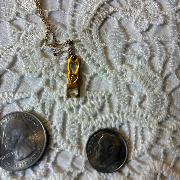 Vintage Mom Necklace Gold Tone Letter Mothers Day By Avon 18 Inches Long - Image 4