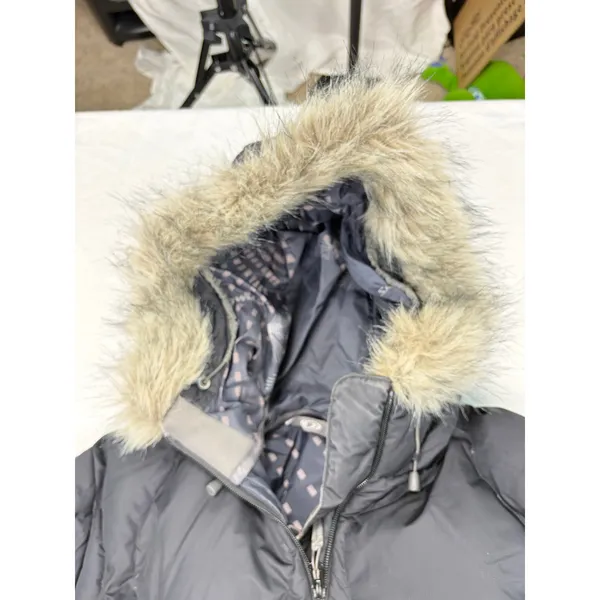 Salomon women black short puffer coat, fur lined hood. Size S. down filled. - Image 8