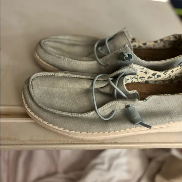 Hey Dude size 7 loafers - Image 2