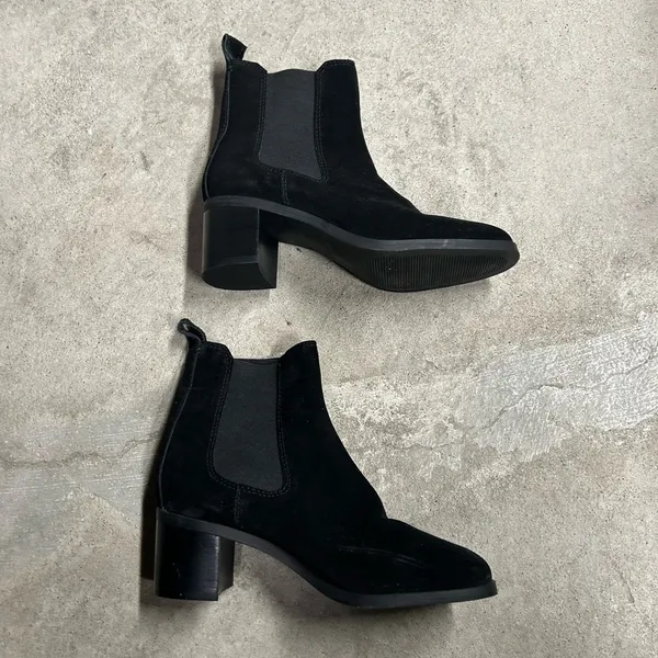 STEVE MADDEN Rhiannon Chelsea Black Suede Boots Womens Size 6.5M - Image 3