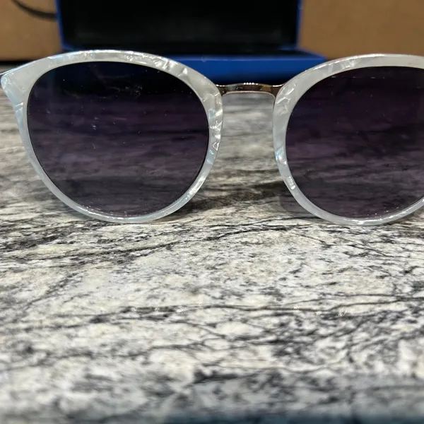 Stylish White Sunglasses Gray - Image 6