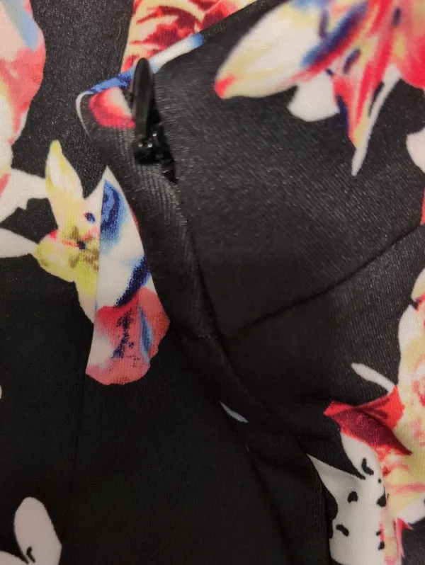 Express Floral Shorts Size 6 - Image 3