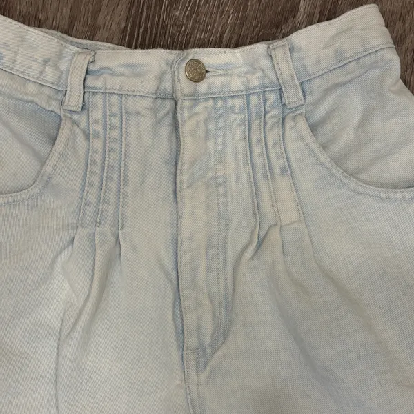 VTG 90s Nuovo High Waisted Patchwork Denim Mom Shorts Light Wash Blue Pleated XS - Image 3