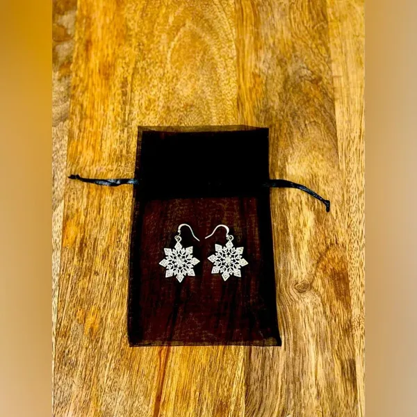 Snowflake Silver Earrings - Image 4