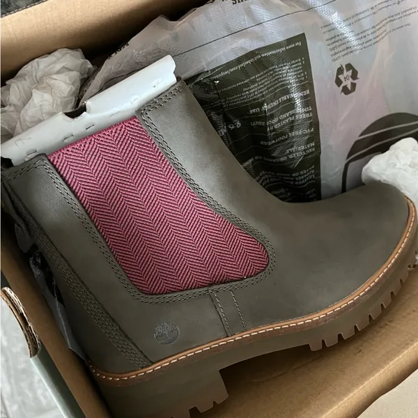Timberland Courmayeur Valley Chelsea Boots, Olive Nubuck, Size 7.5 New in Box - Image 10