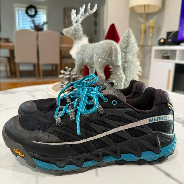 Merrell women’s Black and Teal running Sneakers - Image 2