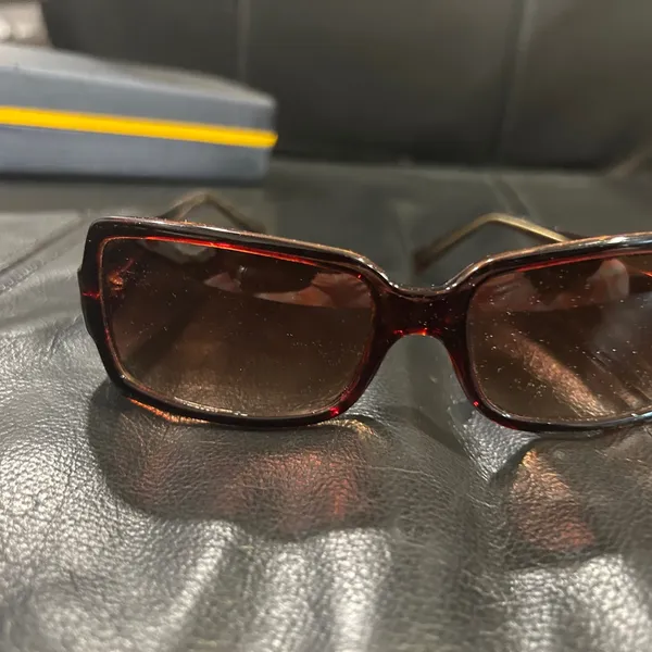 Guess Stylish Brown Sunglasses - Image 8