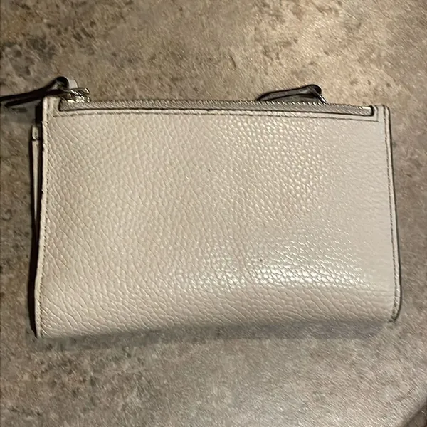 Michael Kors Beige leather Wallet Zippered Pockets Card Slots - Image 2