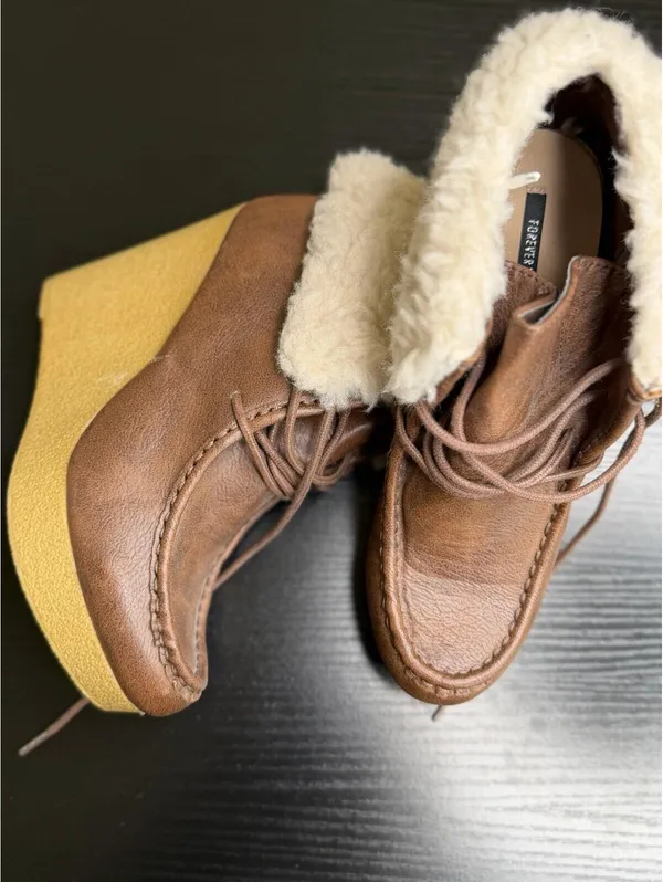 Size Us 8 Forever 21 Brown Faux Leather Fur Line Ankle Boots Women’s Lace Up . - Image 4
