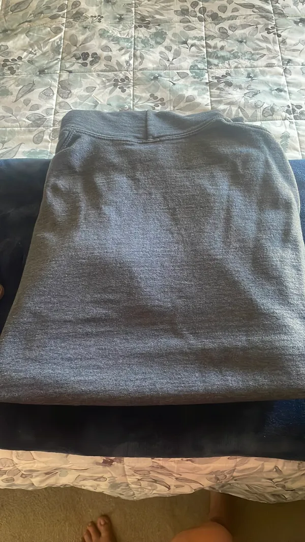 Gildan hooded sweatshirt  - Image 5