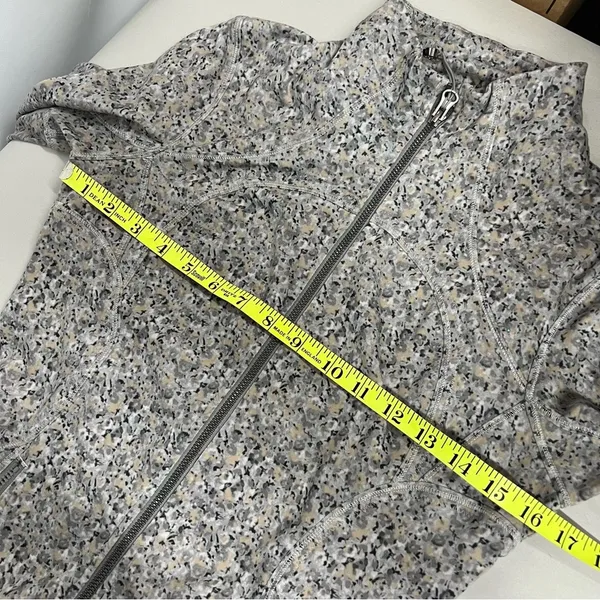 Lululemon size 6 define Jacket/Zip-up Define Jacket - Image 3