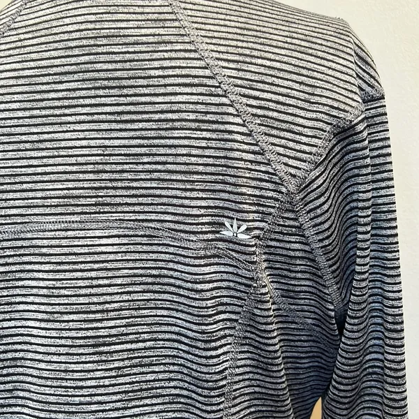 Lukka zip front jacket with neon accents and thumb opening sleeve - Image 5