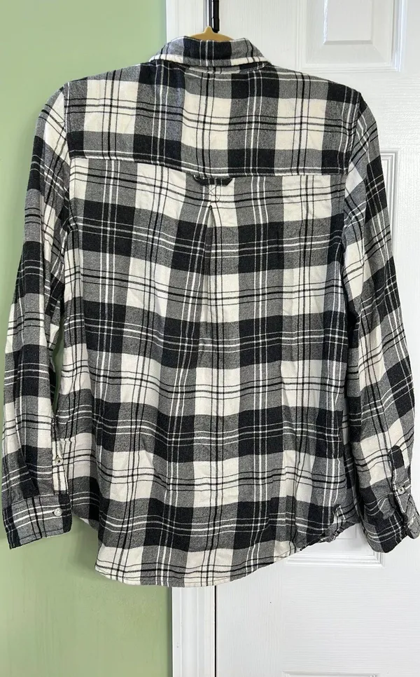 American Eagle cream and black flannel shirt - Image 2