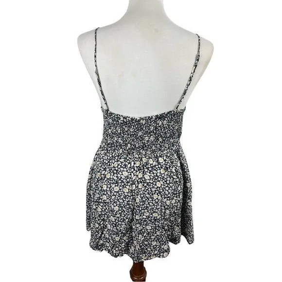 Urban Outfitters Black Daisy Floral Smocked Mini Dress Ruffle Hem Size M FD5532 - Image 3