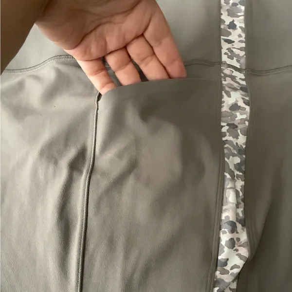 Athleta Grey Serene Salutation Stash Pocket Leggings with Patterned Stripe 3X - Image 10